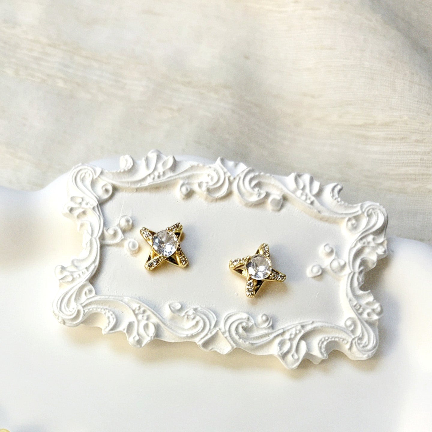 Gold Tone Starburst Lariat Necklace & Earring Set