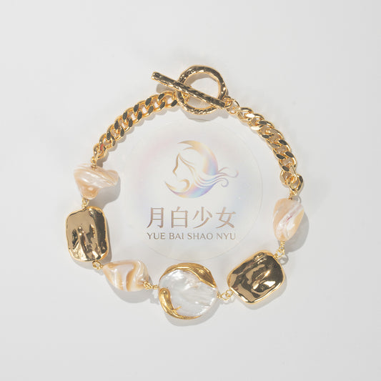 Aurelia Coast – Gilded Shell Bracelet