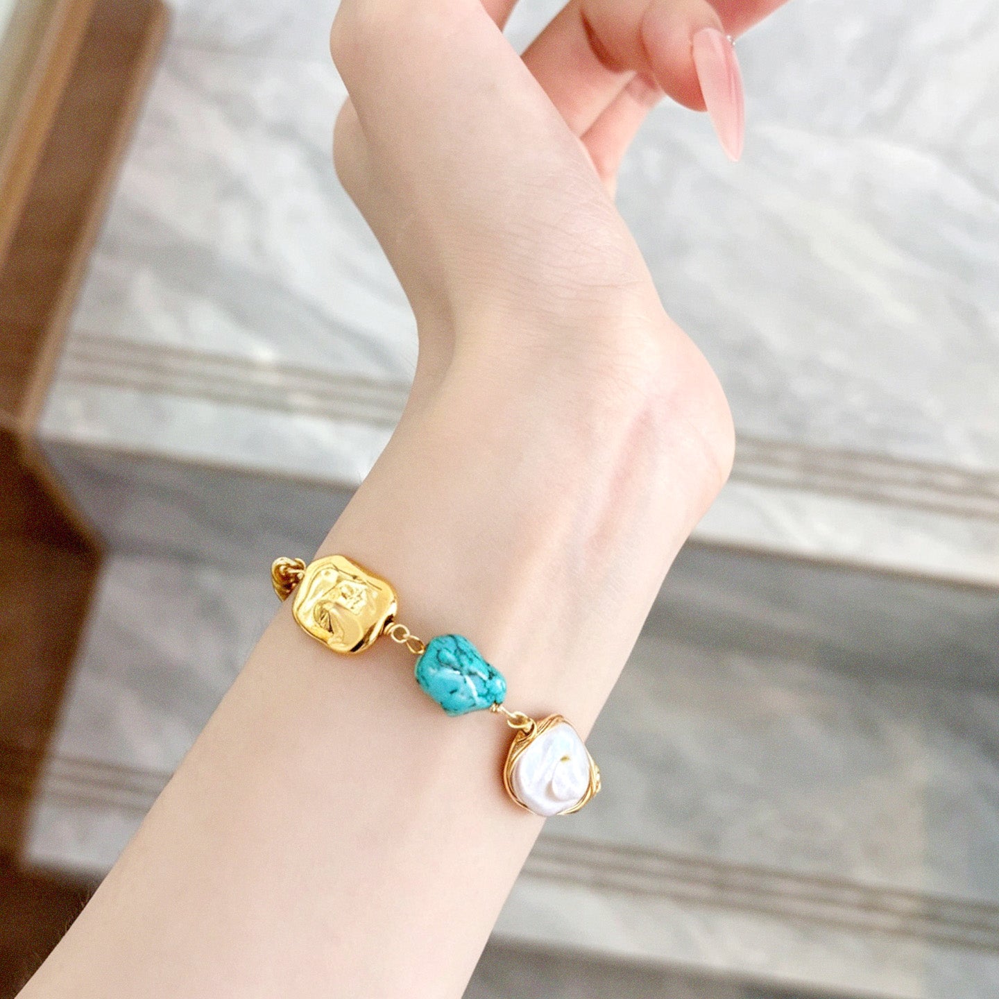 Vintage Chunky Gold Baroque Pearl Bracelet | Adjustable Mixed Gemstone Copper Alloy Chain | Blue & Amber Stone Artisanal Jewelry | French Retro Statement Bangle | Old Money Aesthetic Gift