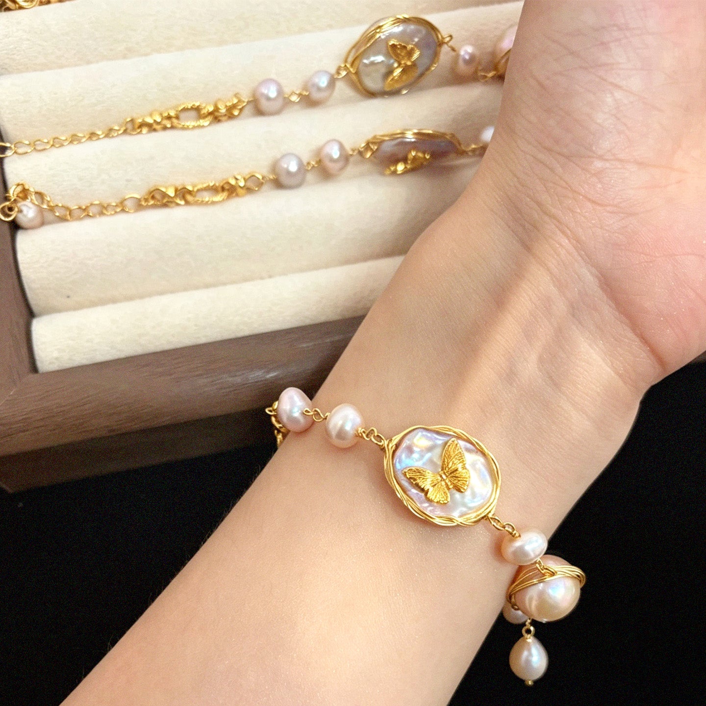French Retro｜Baroque Pearl Butterfly Bracelet
