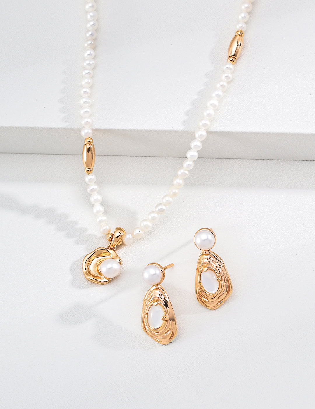 Moon & Dream Natural Pearl Choker Necklace